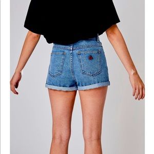 Abrand High Relaxed Short - La Blues
70159